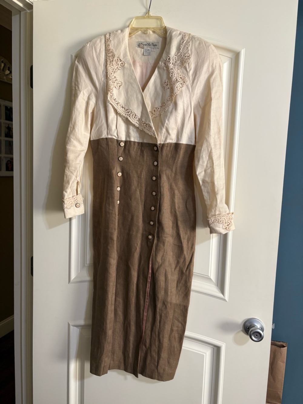 Vintage Two-Tone Midi Dress with Lace Collar - Cream & Brown
